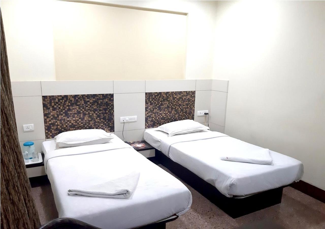 Hotel Adarsha Palace Belgaum Buitenkant foto