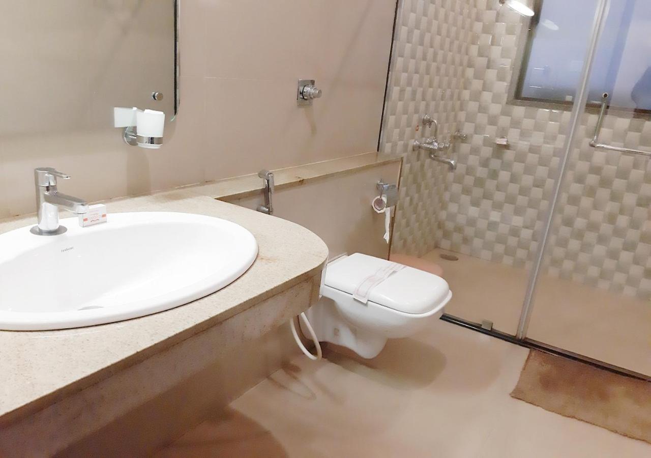 Hotel Adarsha Palace Belgaum Buitenkant foto
