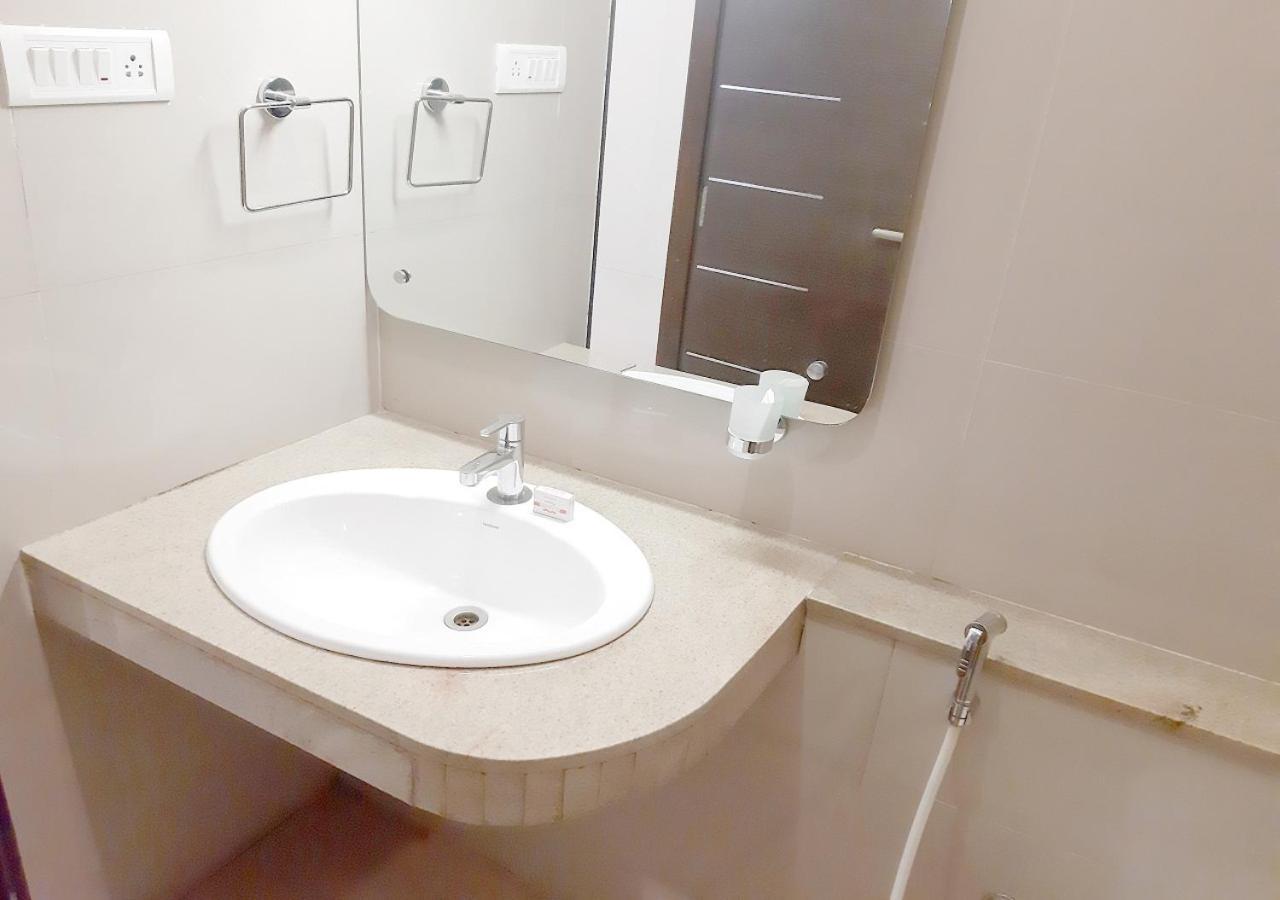 Hotel Adarsha Palace Belgaum Buitenkant foto