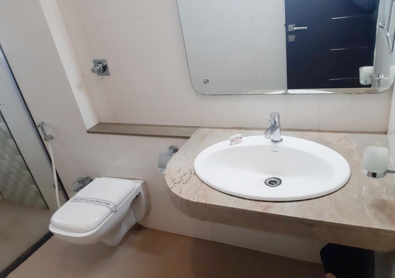Hotel Adarsha Palace Belgaum Buitenkant foto