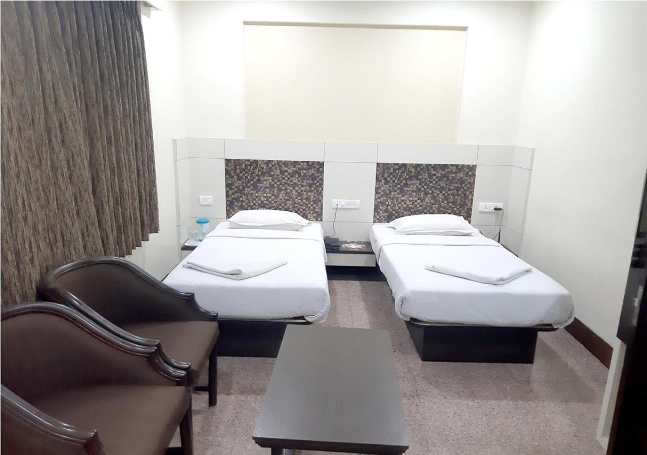 Hotel Adarsha Palace Belgaum Buitenkant foto