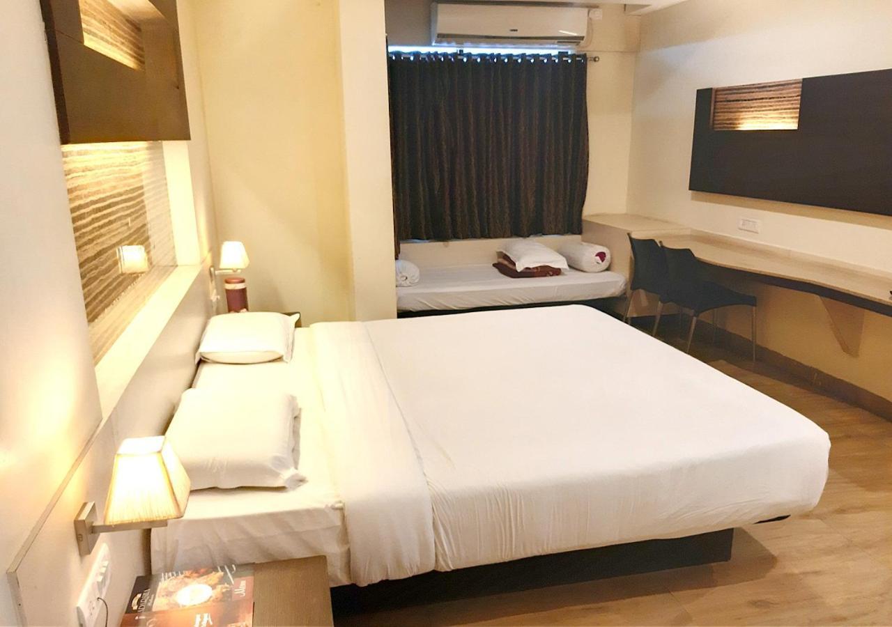 Hotel Adarsha Palace Belgaum Buitenkant foto